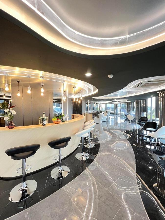 Oakwood Suites Tiwanon Bangkok Nonthaburi Bagian luar foto