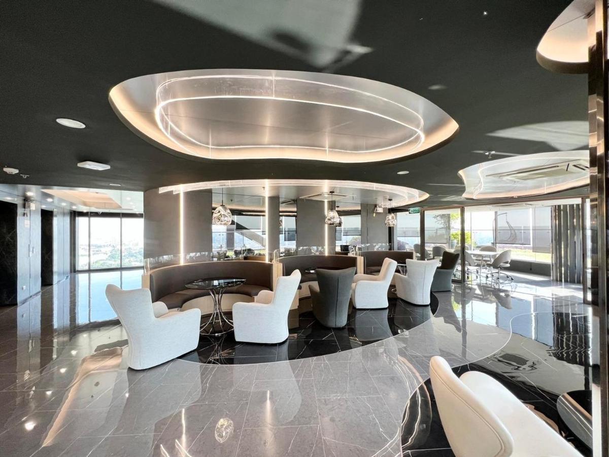 Oakwood Suites Tiwanon Bangkok Nonthaburi Bagian luar foto