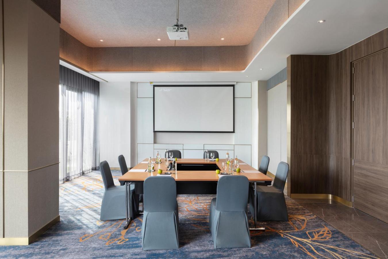 Oakwood Suites Tiwanon Bangkok Nonthaburi Bagian luar foto